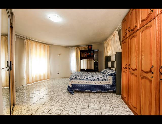 4 BEDROOM HOUSE FOR SALE IN NEWLANDS WEST
